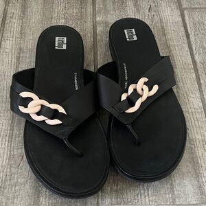 Fitflop Black Sandals with cream Chain Detail size 11